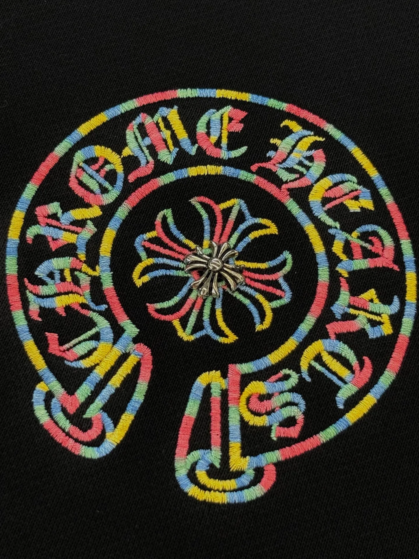 P250 [High Quality] Chrome Hearts Embroidery🪡Cross + Horseshoe‼ ️Round neck sweatshirt *Customized 420g terry cotton fabric, the fabric is soft, skin-friendly and comfortable *Embroidery process: front cross + rivet embroidery *A very simple and elegant classic continuation. It is unparalleled in terms of upper body comfort, interpreting your luxury and taste, and creating your fashion style and charm. Three complete standards. Same style for men and women. 𝐂𝐎𝐋𝐎𝐔𝐑: Black/White 𝐒𝐈𝐙𝐄: S-XL